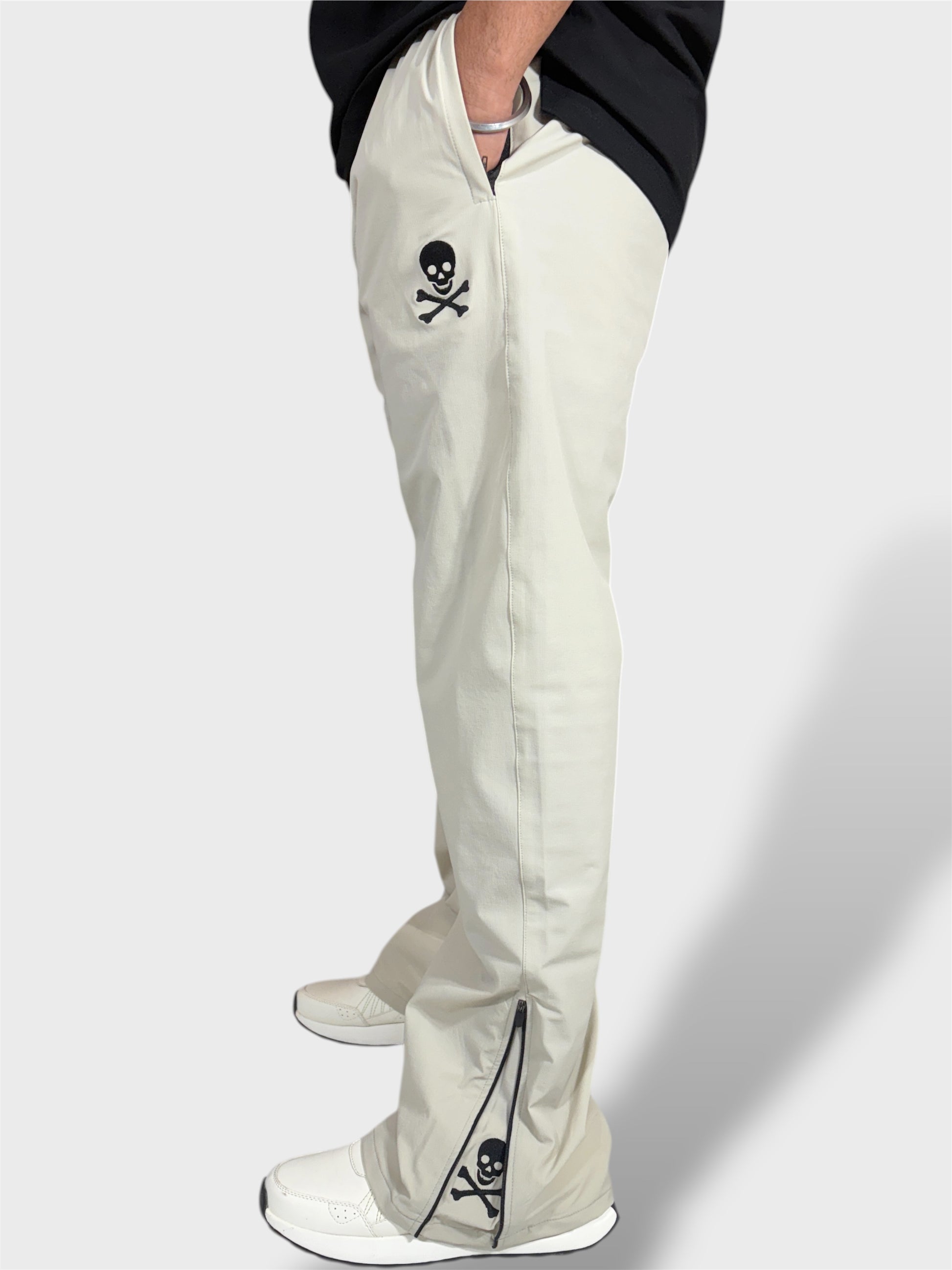 All Seasons Off White Daily Wear Pajamas