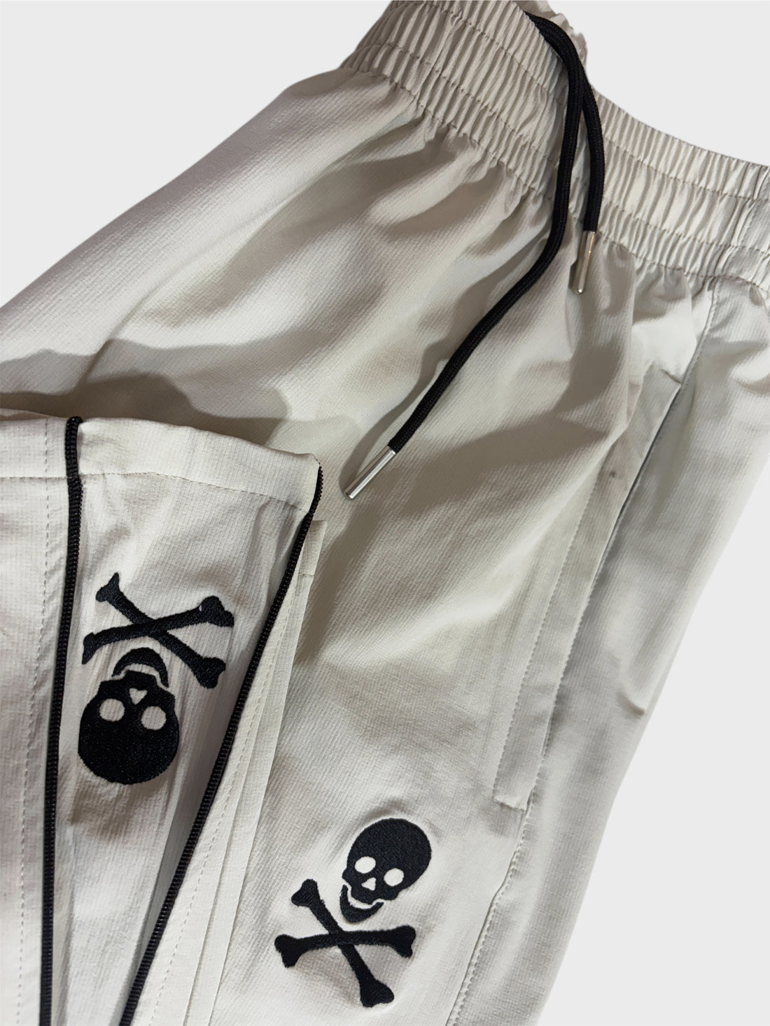 All Seasons Off White Daily Wear Pajamas