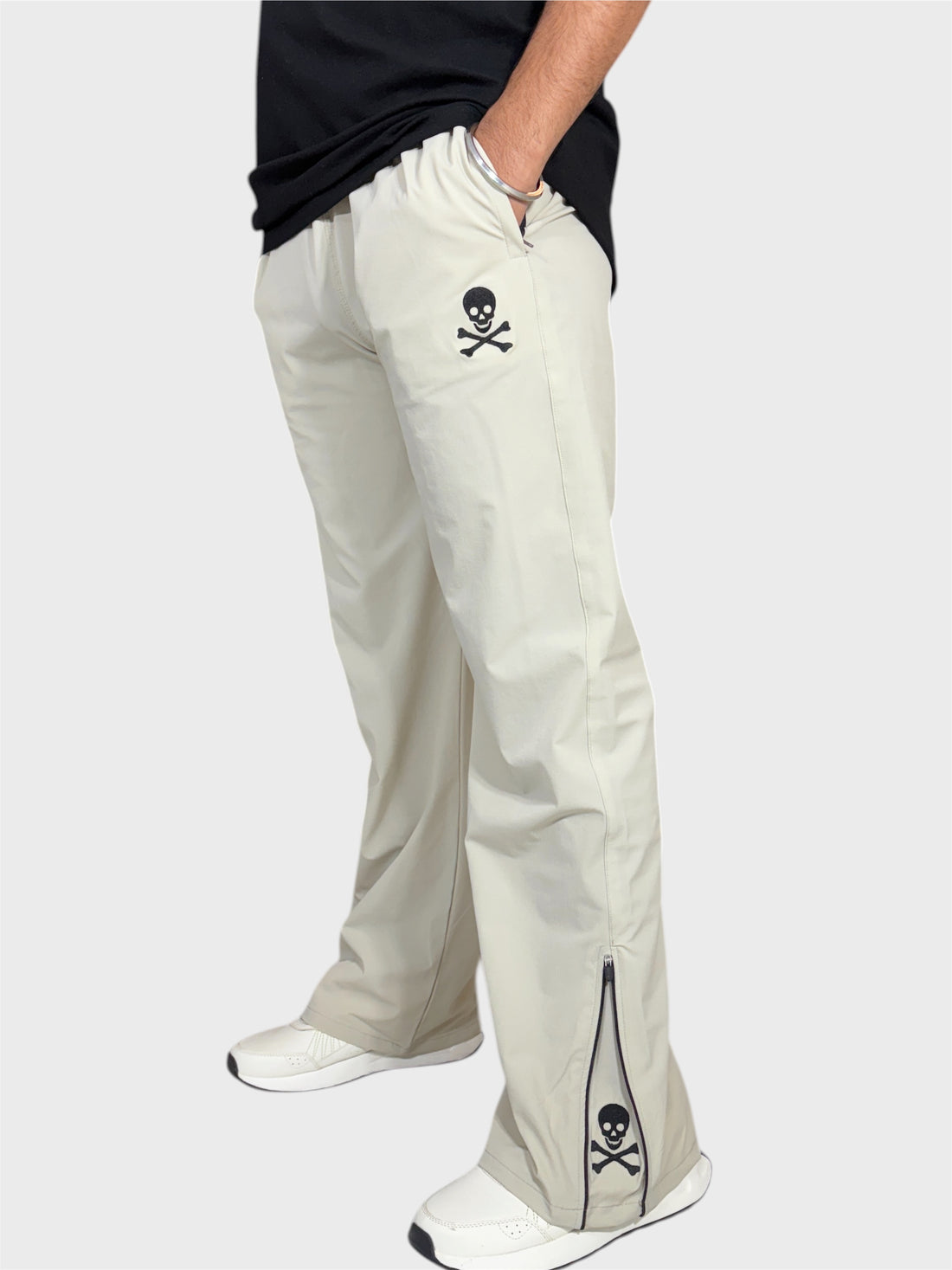 All Seasons Off White Daily Wear Pajamas